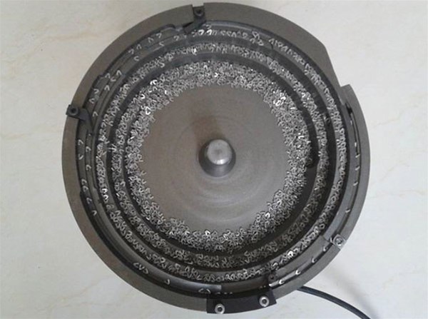 振動(dòng)盤光震料不走，艾克斯幫您解決